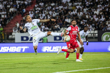 Dayro Moreno tuvo las oportunidades más claras del partido, pero no pudo marcar para el Once Caldas, que empató 0-0 con Independiente Santa Fe.