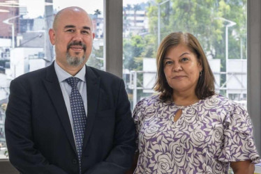 Diana Cárdenas Aguirre, vicerrectora entrante de la sede Manizales de la Universidad Nacional, al lado de Neil Guerrero, vicerrector saliente.