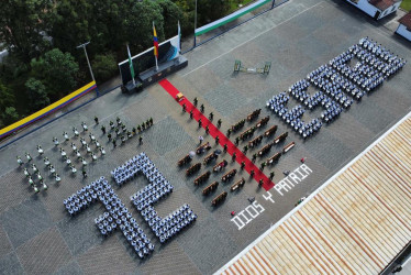 Así se formaron los uniformados para conmemorar los 72 años de la Escuela de Carabineros Alejandro Gutiérrez.