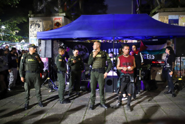 Este miércoles se desarrollaba un toque de bandas en el sector de El Cable. Según denunciantes, la Policía entró a interrumpirlo. La institución lo niega.