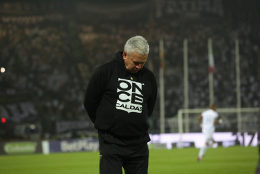 Hernán Darío Herrera, técnico del Once Caldas, durante el partido que su equipo le ganó 2-0 a La Equidad.