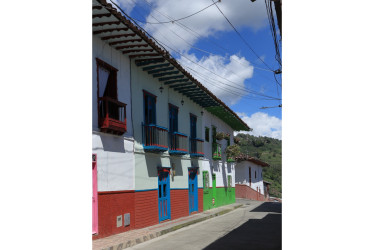 Un esfuerzo de los habitantes del barrio por mantener embellecidas las fachadas de sus casas.