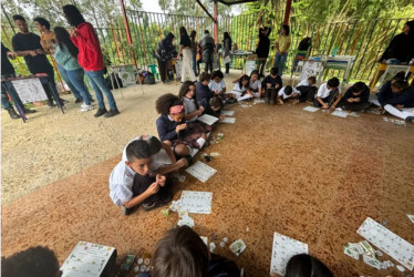  El encuentro con el colegio Gemelli fue organizado por el proyecto 'Explorando el Mundo de Plantas Ancestrales y su relación con la salud'.  