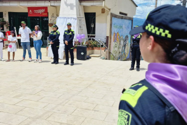 Ayer se realizó un plantón contra la violencia hacia la mujer.