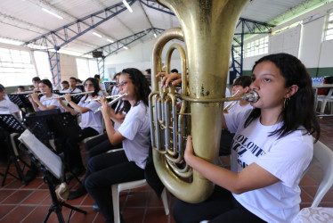  En el primer día del Colombo Jazz Festival, ayer jóvenes aprendieron de jazz en el taller musical impartido por Vanderbilt University, instituto de Estados Unidos que transmitió saberes sobre este género a alrededor de cuarenta niños.|