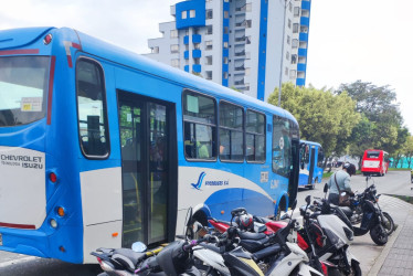 Filas de motos llegan desde las 8:00 a.m.