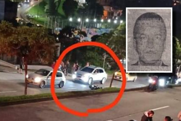 La moto quedó en el otro carril tras atropellar a Miguel Abraham Cárdenas Ceballos.