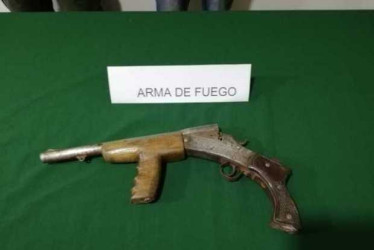 El agresor atacó a su víctima con un arma hechiza.