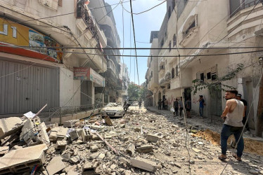 Vista de una de las calles de Nuseirat, en el centro de la Franja de Gaza, donde el ejército israelí ha llevado a cabo intensos ataques.