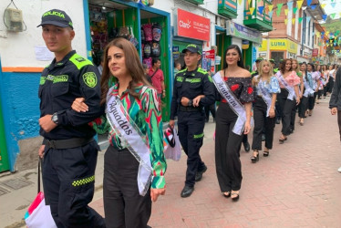 Las candidatas al Reinado Departamental de la Horticultura recorrieron este jueves la calle real de Neira.