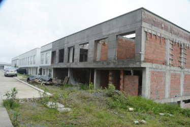 Viviendas en obra negra y otras completas, pero sin escrituras, el panorama en la urbanización.