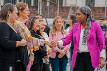 La ministra de Educación, Aurora Vergara, visitó al semana colegios de la ciudad. En el Instituto Manizales aprovecharon para solicitarle, por ejemplo, ampliación en infraestructura.  