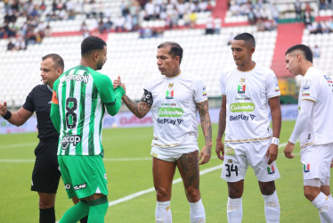 Edwin Cardona, reciente incorporación de Atlético Nacional, es el actual goleador de la Liga 2024-2, con tres anotaciones. Por el Once Caldas han anotado Mateo García (der.) y Michael Barrios.