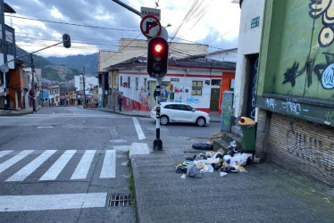 La acumulación de basuras en el sector visibiliza la falta de cultura ciudadana.