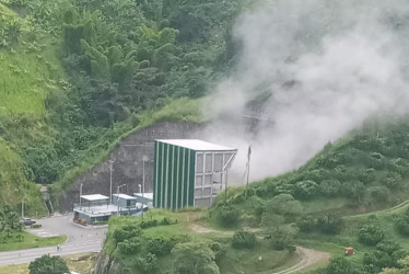 carro incendio Túnel Tesalia