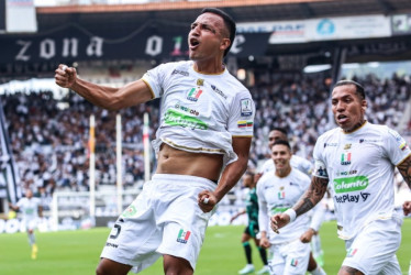 El primer gol del Once Caldas, el de Iván Rojas, al Atlético Nacional, al que se le ganó 2-0. El Once es líder de la Liga.