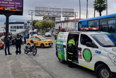 Accidente de tránsito en el que se vieron involucradas una moto y una menor de edad que resultó lesionada.