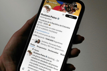 Foto | EFE | LA PATRIA  Gustavo Petro encontró en la antigua Twitter un canal de comunicación sin filtros.