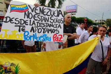 Venezolanos participan de una manifestación en rechazo a los resultados del Consejo Nacional Electoral (CNE).