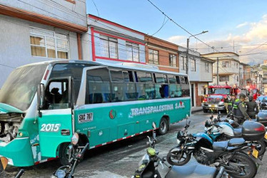 Así quedó el bus que se incendió cuando transportaba 30 estudiantes y una docente.