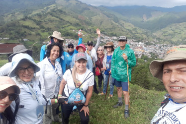 Los caminante capturando su recorrido. 