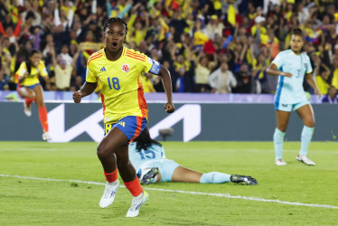 Linda Caicedo celebra su gol este sábado, en un partido del grupo A de la Copa Mundial Femenina Sub-20 entre las selecciones de Colombia y Australia en el estadio El Campín en Bogotá.