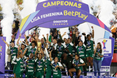 El Deportivo Cali venció 4-1 en el marcador acumulado de la final a Independiente Santa Fe y se coronó campeón de la Liga femenina.