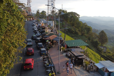 La Alcaldía de Manizales prevé definir este mes los cobros a los comerciantes que usan el espacio público de la ciudad. ¿Qué opinan los vendedores que ocupan food trucks, casetas y carpas?