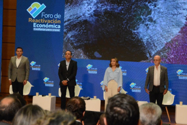 Jorge Eduardo Rojas, alcalde de Manizales; Alexánder López, director del DNP; Laura Sarabia, directora del Dapre, y Henry Gutiérrez, gobernador de Caldas, instalaron el Foro de Reactivación Económica 'Confianza para crecer'.