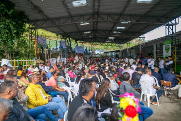 La firma del convenio 'Juntas de internet', entre el Ministerio de las TIC y la Gobernación de Caldas se llevó a cabo en la vereda La Guayana de Villamaría.