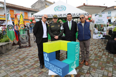 Policías retirados promotores de la Policía Comunitaria en Caldas recibieron un reconocimiento durante el evento realizado en Neira.