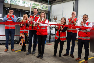 La directora de Veolia Colombia, Judith Buelvas y el equipo de Servicios Industriales, ratificaron su compromiso y oferta para acelerar la descarbonización.