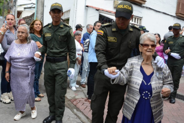 Abuelitas festejarán su fiesta de 15 años en Neira