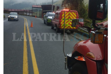 Dos personas resultaron heridas tras rodar por una ladera en un carro en la vía a Bogotá.