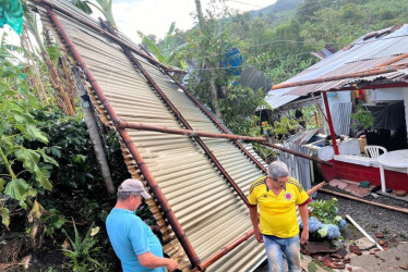 Techo caído en vivienda de la vereda El Horro, de Anserma.