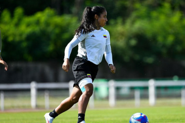 Manuela Pavi, quien juega como extrema, ya marcó gol con la Selección Colombia en París 2024. Este sábado espera repetir ante Esapaña.