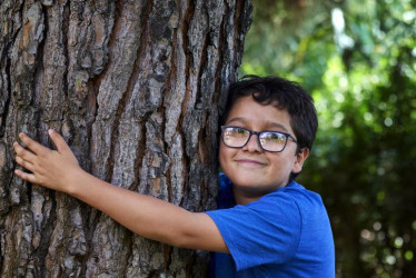 Francisco Vera Manzanares tiene 14 años y está residenciado en Barcelona, España, desde donde realiza permanente actividad ambientalista en redes sociales, a donde le han llegado amenazas.