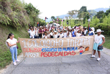 La primera cabalgata infantil de la vereda La Aurora.