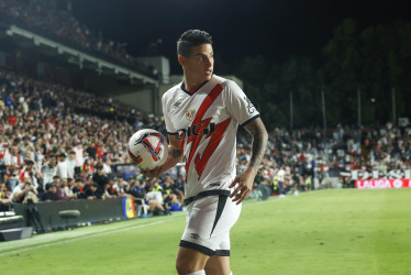 El centrocampista colombiano del Rayo Vallecano James Rodríguez durante el partido de la quinta jornada de LaLiga que Rayo Vallecano y Osasuna disputan este lunes en el estadio de Vallecas. 