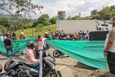 Los bloqueos se presentan en la salida de Chinchiná hacia Manizales.