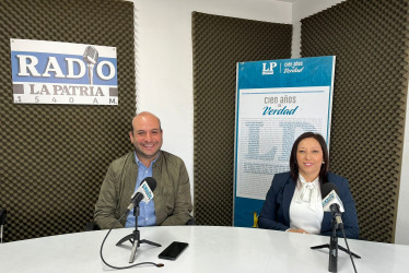 Marcela Echeverri, directora de la Alianza Francesa de Manizales y Jonathan Ballesteros, gerente de la Oficina de Internacionalización de la Alcaldía de Manizales.