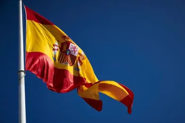 Bandera de España ondeando