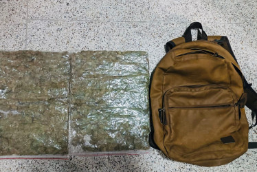 A los dos sujetos los sorprendieron miembros de la Policía con bazuco y marihuana en su poder.