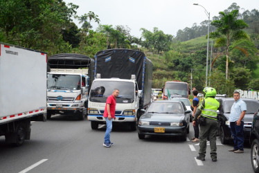 Transportadores hacen plantón en La Romelia, Dosquebradas