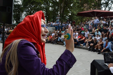 El teatro de calle comenzó este jueves su programación. Un amor de dos, de la compañía manizaleña Ópalo Teatro, se presentó en El Cable.