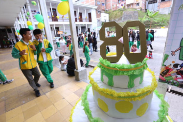 La comunidad educativa de la Gran Colombia festeja con actividades científicas, empresariales y culturales. 