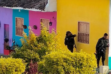 Al menos 150 disidentes de la columna Dagoberto Ramos atacaron el casco urbano de Silvia (Cauca).