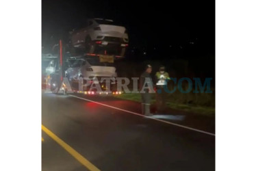 El accidente ocurrió en la vía Viterbo - La Virginia, cerca del peaje de Acapulco.