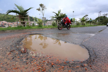 Estos son los baches y el hundimiento de la zona que obstaculizan y afectan la movilidad del sector.