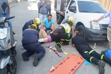 En Villamaría chocaron una moto y una volqueta. Una mujer resultó lesionada.